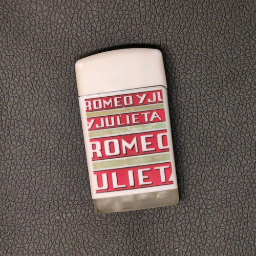 Romeo y Julieta lighter used, moderate condition, functional