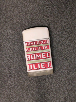 Romeo y Julieta lighter used, moderate condition, functional