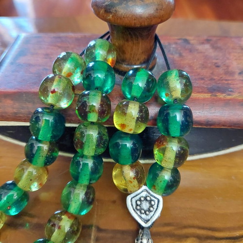 Komboloi from resin with 29+2 beads and amber powder like new