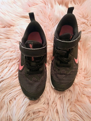 Nike athletic shoes used size 29 for girls, black pink
