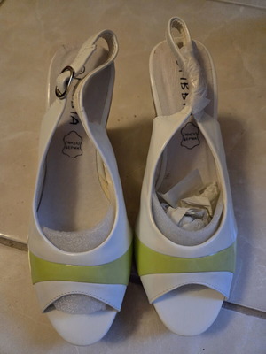 Platform sandals white with green patent leather and leather insole new