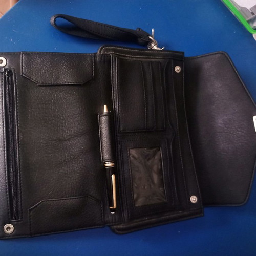 Hunter men's leather wristlet like new with lock