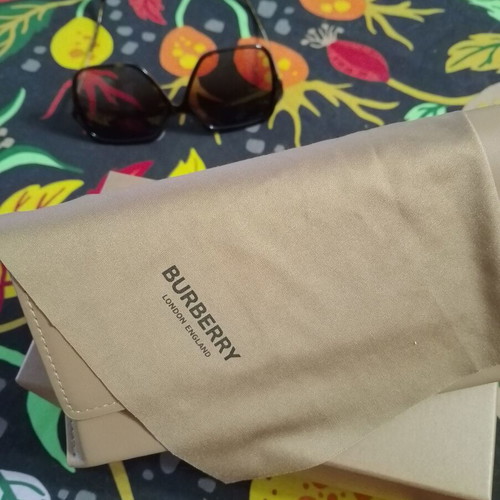 Burberry sunglasses like new, black