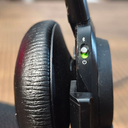 Plantronics Voyager Focus UC B825-M Bluetooth ANC headset like new