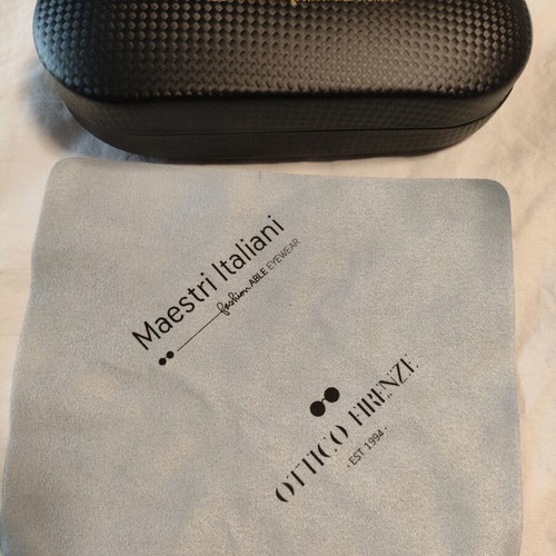 Eyeglass case and cleaning cloth like new, black