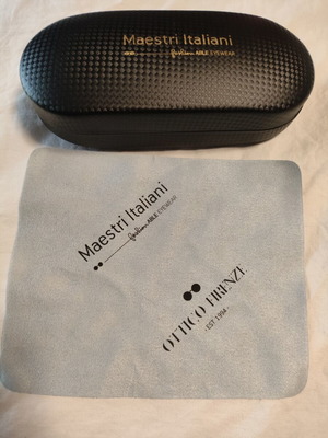 Eyeglass case and cleaning cloth like new, black