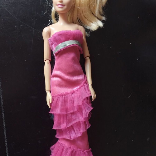 Barbie dolls pack of 6 like new