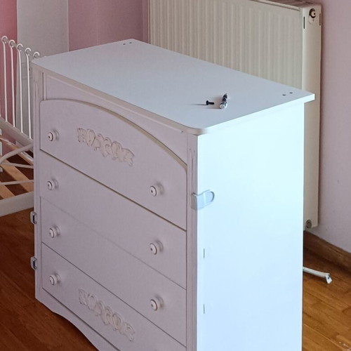 Children's dresser and changing table like new, white with carvings