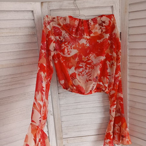 Erya crop top small medium like new, multicolor