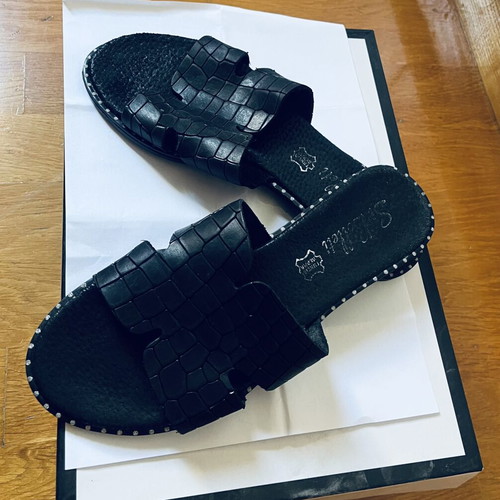 Leather slippers size 38 like new, black