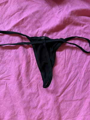 Latex string black, new