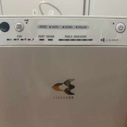 Daikin air purifier with Streamer technology like new