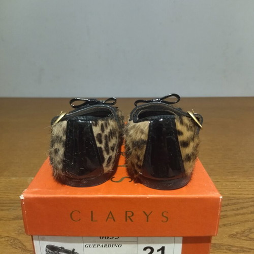 Clarys Mary Jane Leopard Print Ballerinas Size 21 Like New