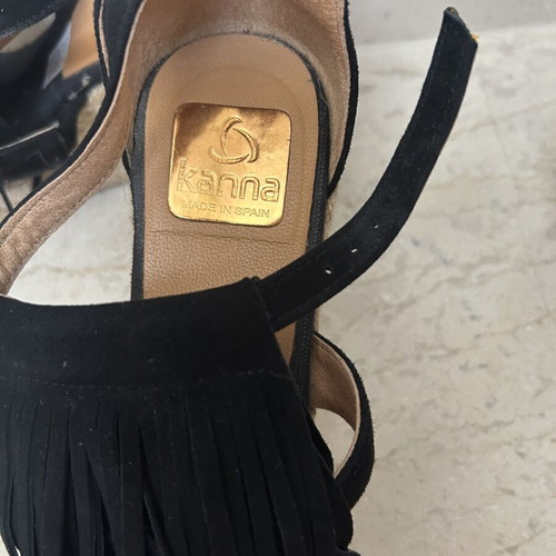 Kanna platform sandals size 38 like new, black suede with fringes
