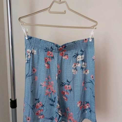 Floral print women's bermuda shorts, size L