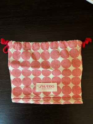 Θήκη Shiseido για ταξίδι σαν καινούργιο, ροζ μίνι νεσεσέρ