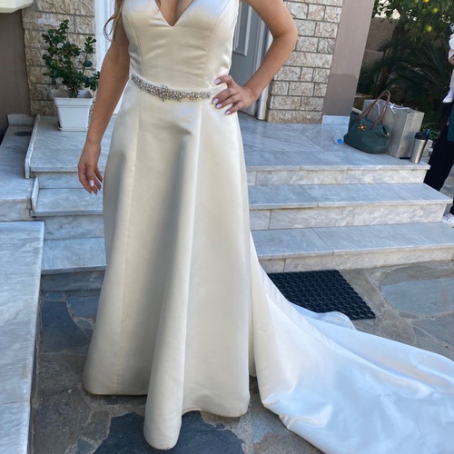 Wedding dress used in ivory color, size S/36/8