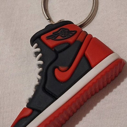 Nike keychain like new, black and red