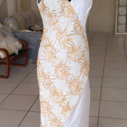Wedding dress toilette white-beige like new, size 36/38 with veil