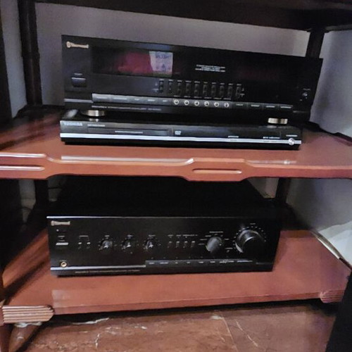 Sherwood sound amplifier used with equalizer and Wharfedale speakers
