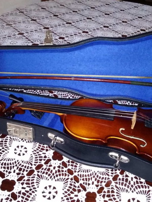 Violin 1/4 Antonius Stradivarius used with clear sound