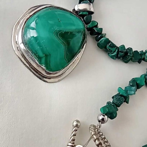 Necklace with natural malachite and 925 silver element new
