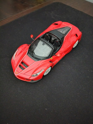 Bburago Ferrari LaFerrari 1/24 model car