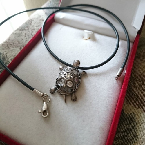 Turtle pendant like new, silver with stones