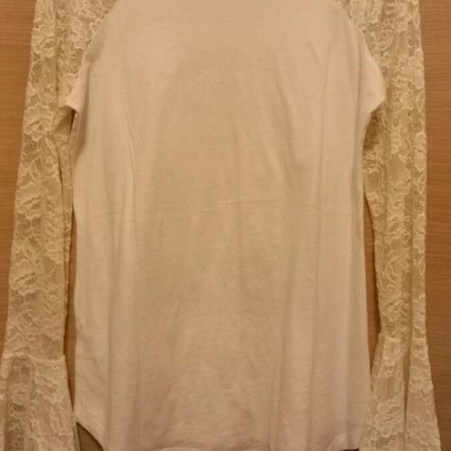 Peace+chaos S-M blouse new with quipure lace sleeves and La lune print