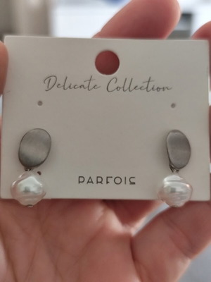 Parfois Delicate Collection earrings with pearls new