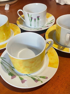 Porcelain serving set with 4 glasses and saucers like new