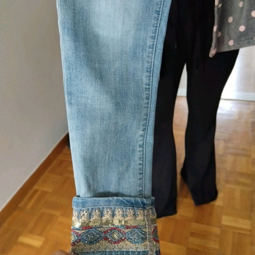 Jeans like new with nice patch design, size S