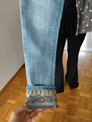 Jeans like new with nice patch design, size S