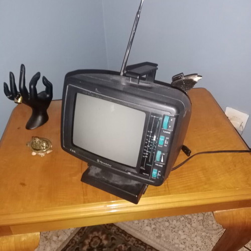 Roadstar portable TV radio like new