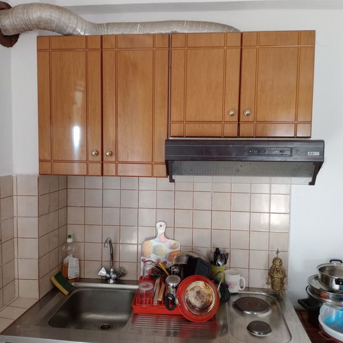 Kitchen unit used with oven, fridge, sink, and extractor fan