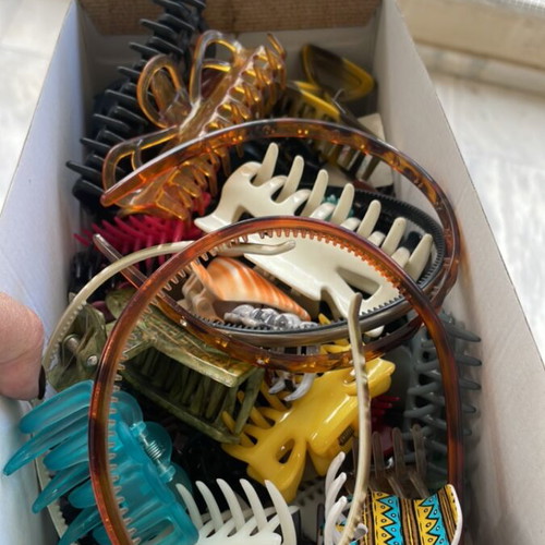 Hair Clips in Various Sizes New