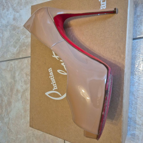 Christian Louboutin nude peep-toe pumps used, size 37.5
