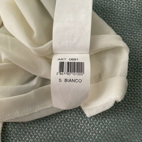 T-shirt like new, size S, white with floral embroidery