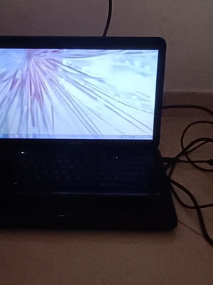 Лаптоп Compaq CQ58-200EV като нов с 15.6" екран и Windows 7
