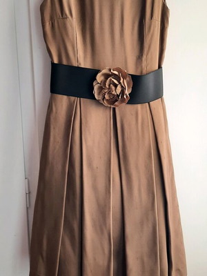 Rococo silk dress with 6 different looks, size L, brown