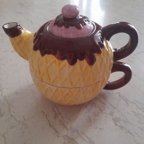 Cup with teapot set, dessert-shaped