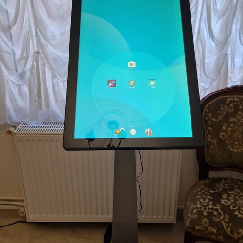 Taplet touch with heavy-duty stand like new, ideal for hospitality