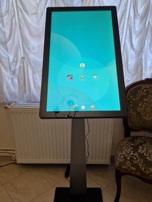 Taplet touch with heavy-duty stand like new, ideal for hospitality