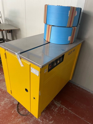 Semi-automatic strapping machine used