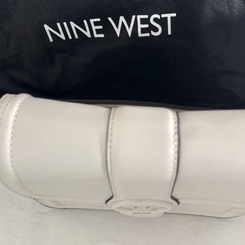 Nine West crossbody bag cream like new with case