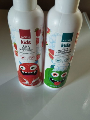 Σετ Avon Kids αφρόλουτρο 2σε1 φράουλα και σαμπουάν καρπούζι νέο