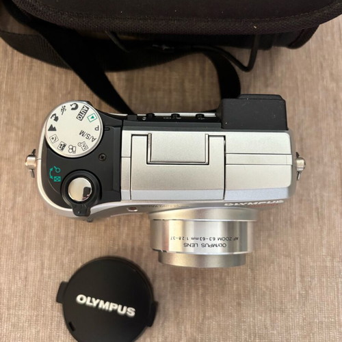 Olympus Camedia C750 Ultrazoom camera used with Lowepro case