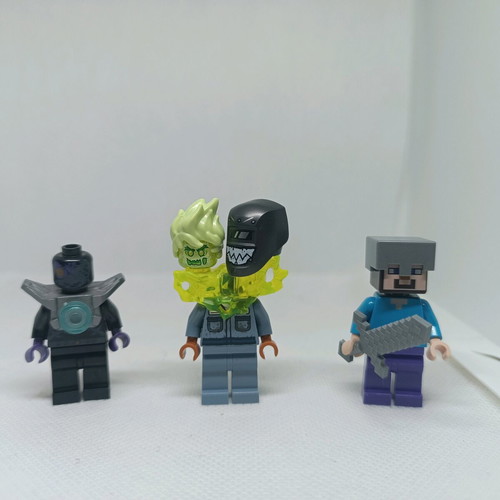 Lego Minecraft figures 3 pieces like new, Scott Francis, Legends of Chima Rizzo