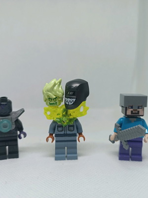 Lego Minecraft figures 3 pieces like new, Scott Francis, Legends of Chima Rizzo