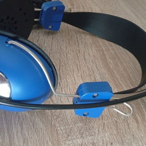 Wired headset with microphone